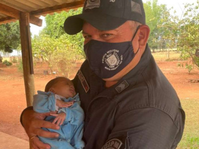 Policial Militar salva bebê que se afogou com o leite materno 