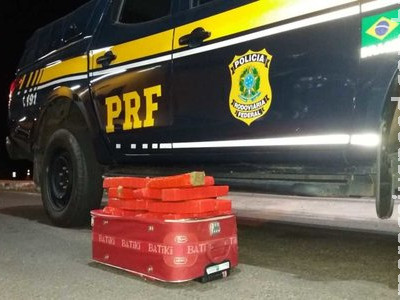 PRF de Sidrolândia prende casal com mais de 50kg de Maconha 