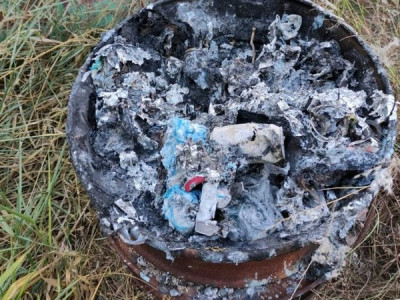 Proprietário de oficina mecânica é multado em R$ 1,6 mil por queima de resíduos sólidos