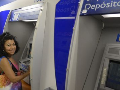  Trabalhadores nascidos em março podem sacar auxílio emergencial 