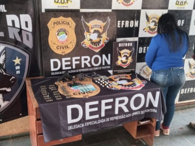 Defron apreende cocaína, armas e munições; dois são presos