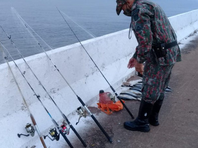 Dois são autuados por pesca com redes em modalidade 