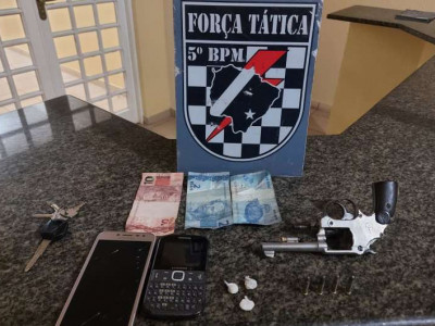 Dupla é flagrada com armas, drogas e munições em cidade de MS