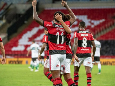 Flamengo faz jogo seguro, vence Coritiba e avança às oitavas da Copa do Brasil
