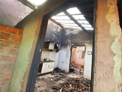 Mãe com dois filhos perde tudo em incêndio em MS