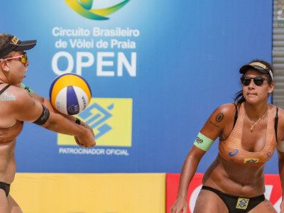 Melhores duplas brasileiras de vôlei de praia estreiam no Superpraia