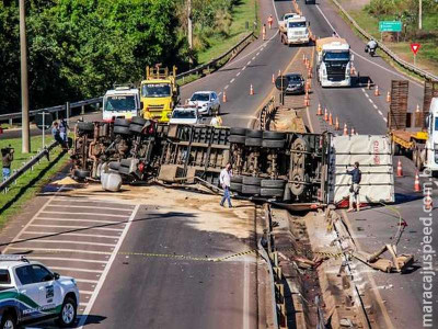 Motorista que tombou carreta na BR-163 estava bêbado