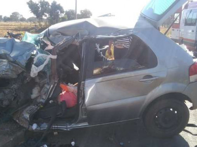 Mulher morre após acidente entre carro e carreta em MS
