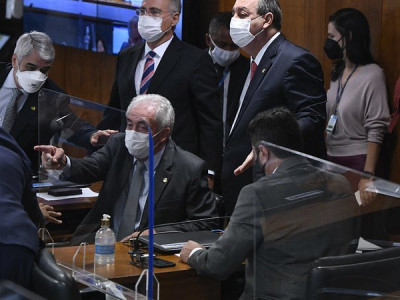  Senadores batem boca em sessão da CPI da Pandemia