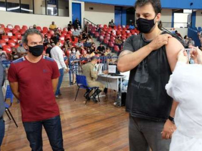 Campo Grande vacina quem tem 33 anos nesta quarta-feira