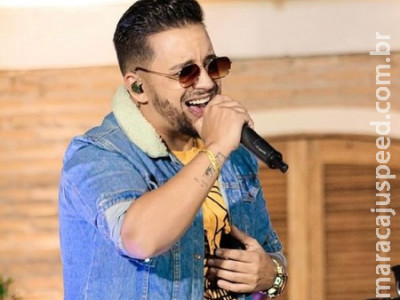 Cantor sertanejo Kleber, da dupla com Kaue, morre de Covid-19 