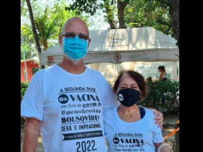 Casal diz que foi proibido de se vacinar por estar com camiseta contra Bolsonaro