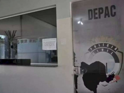 Dupla em moto atira três vezes contra jovem e foge 