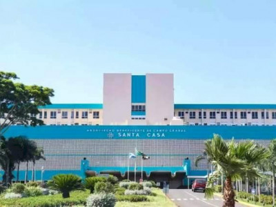 Em rodinha com amigos, jovem de 20 anos é baleado nas costas