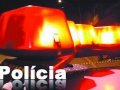 Embriagado, homem tenta esfaquear companheira