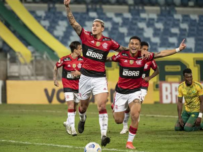 Flamengo joga com cautela, vence o Cuiabá e se aproxima do G4