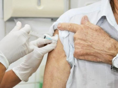 Idoso ganha na Justiça direito à terceira dose da CoronaVac 