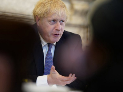 Inglaterra exigirá prova de vacinação para casas noturnas