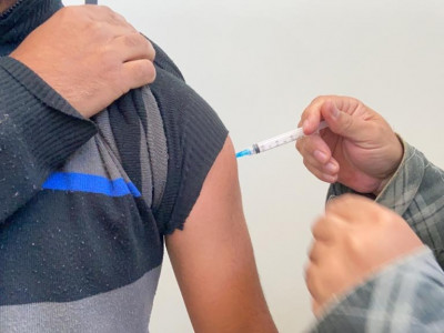 Nenhuma pessoa tomou 3 doses de vacina em MS