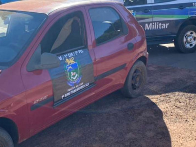 PM recupera veículo furtado e prende homem por receptação