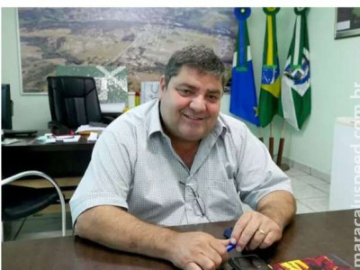 Prefeito paga fortuna a comissionadas do próprio gabinete