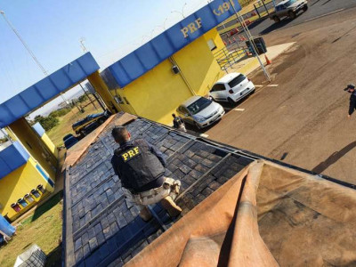 Traficante que ganharia R$ 50 mil é preso com 2t de drogas 