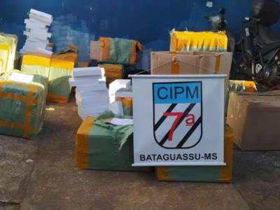 Veículo é apreendido "recheado" com mercadorias contrabandeadas