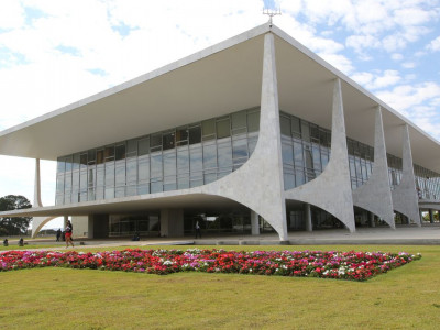 Presidente veta fundo eleitoral de R$ 5,7 bilhões para 2022