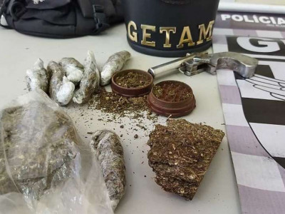 Adolescente de 16 anos é apreendido com maconha e arma de fogo