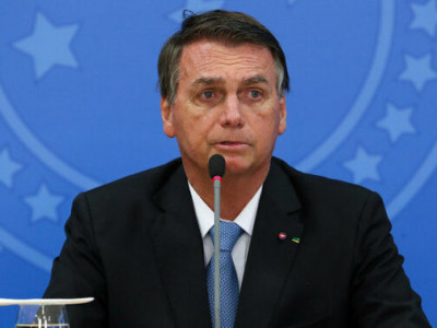 Bolsonaro diz que pedirá ao Senado processo contra Moraes e Barroso