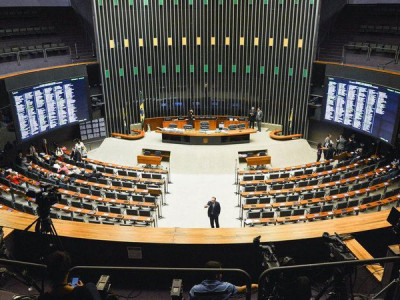 Câmara aprova projeto de regularização fundiária por 296 a 136