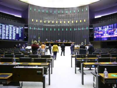 Câmara conclui votação de projeto que permite a privatização dos Correios