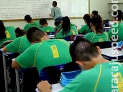 Concurso com 722 vagas para professores prevê salário de R$ 3,7 mil 