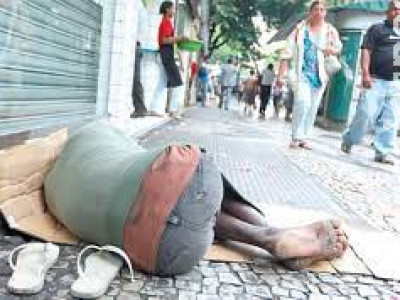 Dois meses após ser apedrejado, morador de rua morre em hospital