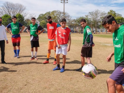Escola Pública de Futebol é inaugurada no Rouxinóis