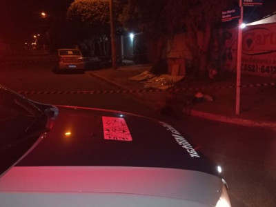 Homem é assassinado com tiros na cabeça ao tomar cerveja em MS
