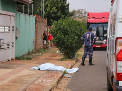 Homem é morto a tiros, mulher some e polícia procura por dupla