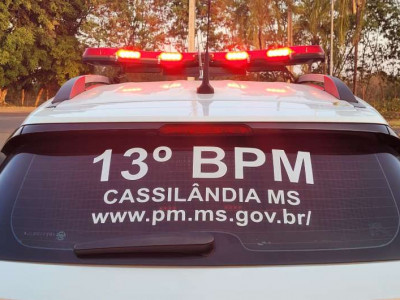 Homem é preso após chutar e ameaçar mãe com faca