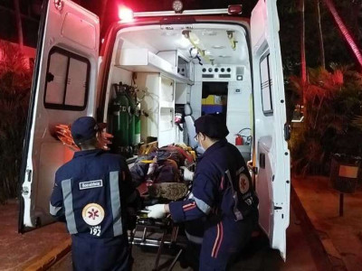 Homem ferido é socorrido em condomínio no centro de Dourados