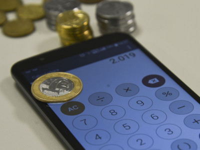 Juros do cheque especial e crédito não consignado caem em julho