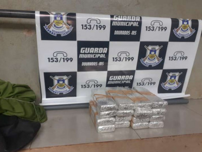 Mulher é presa com mala "recheada" de drogas em rodoviária