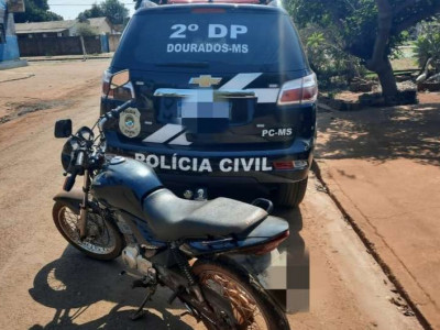 Polícia recupera motos furtadas e dois são presos