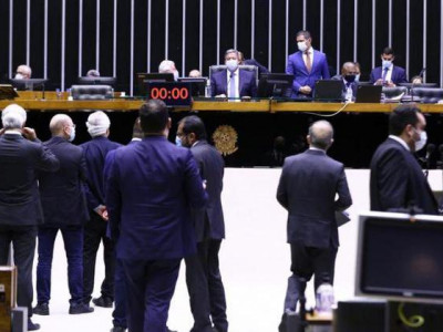 PSDB decide retaliar deputados que votaram a favor do voto impresso