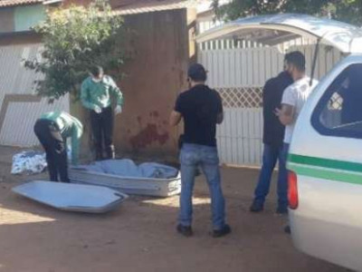 Rapaz de 26 anos é encontrado degolado em calçada 