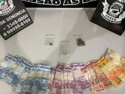 Suspeito de tráfico é preso com drogas e dinheiro