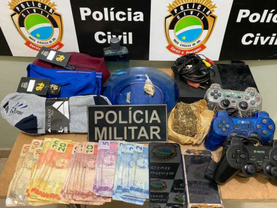 Acusados de manter boca de fumo são presos