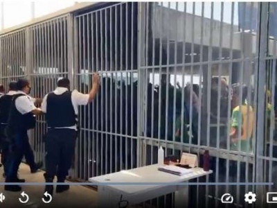 Bolsonaristas tentam invadir o Ministério da Saúde nesta quarta