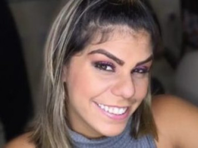 Cantora é morta a tiros enquanto passeava de moto com namorado