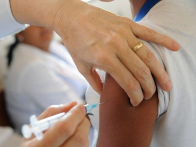 Comissão aprova proposta que cria programa de vacinação nas escolas