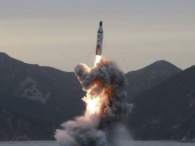 Coreias testam mísseis e ampliam corrida armamentista